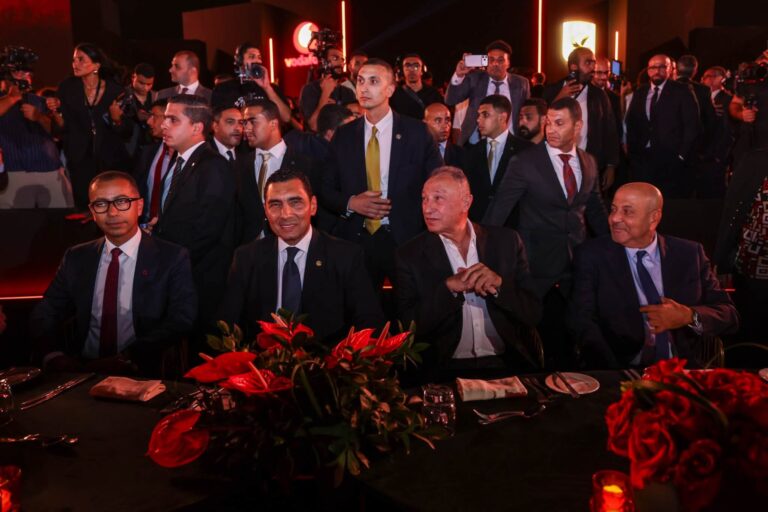 وزير الرياضة والخطيب