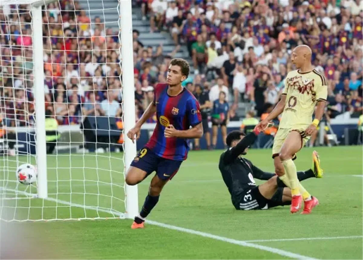 الأهلي وبرشلونة