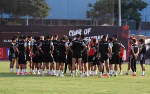 الأهلي يفرض كلمته بمنع الشروط الجزائية والاستثناءات.. قرار يصب في مصلحة الفريق