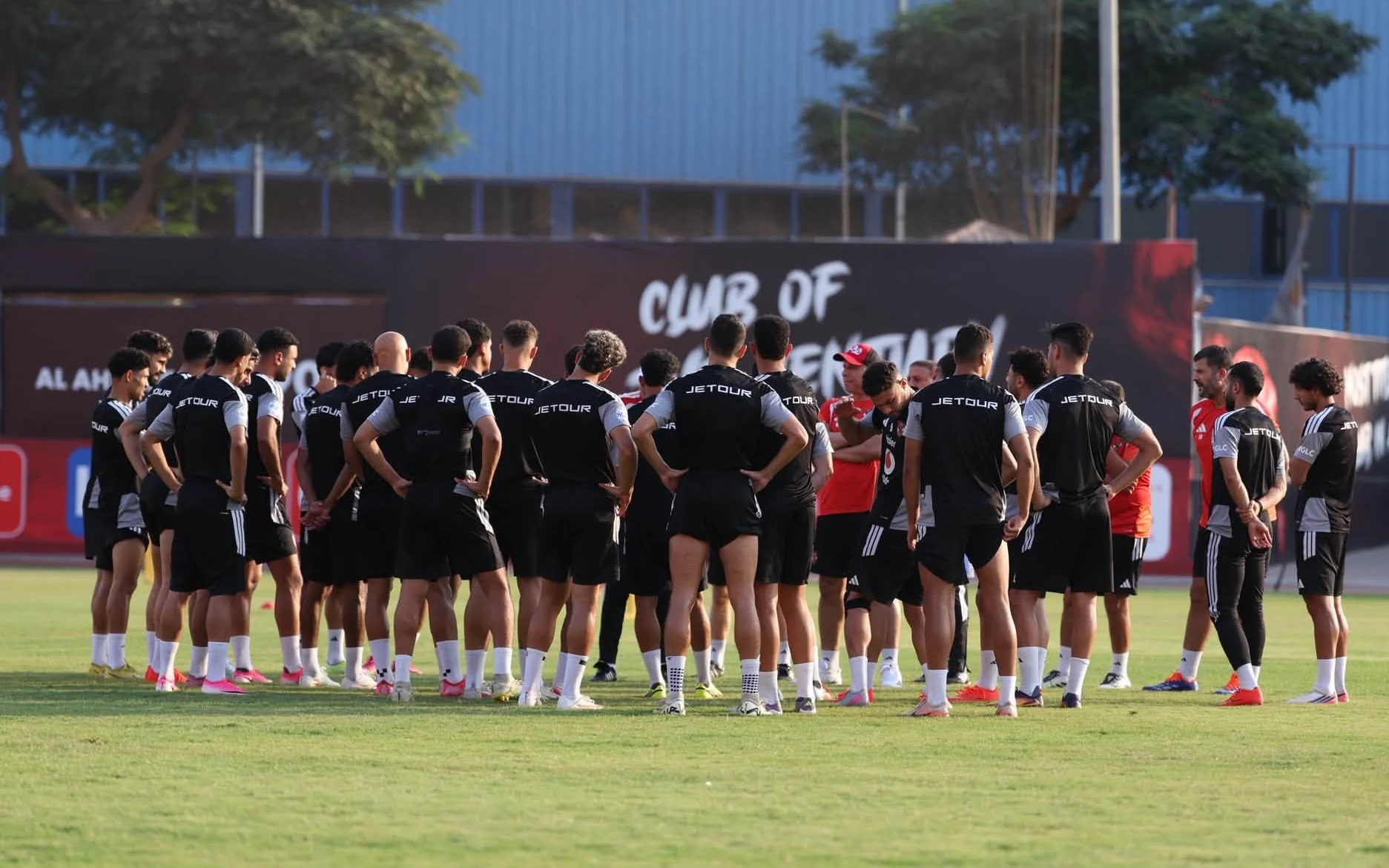 الأهلي يفرض كلمته بمنع الشروط الجزائية والاستثناءات.. قرار يصب في مصلحة الفريق