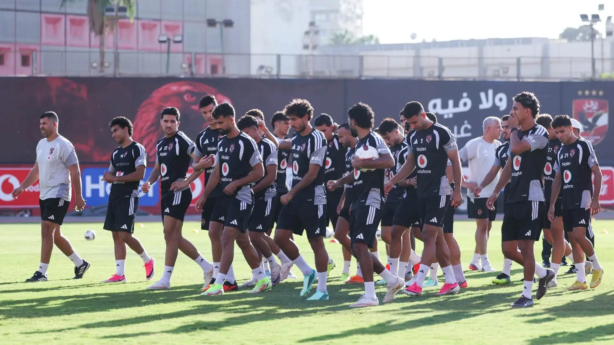 الأهلي يعلن قائمة الفريق لمباراة أبو قير للأسمدة في الدوري